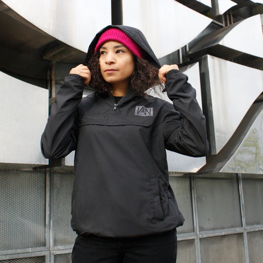 Lady Windbreaker schwarz | Samt Logo grau