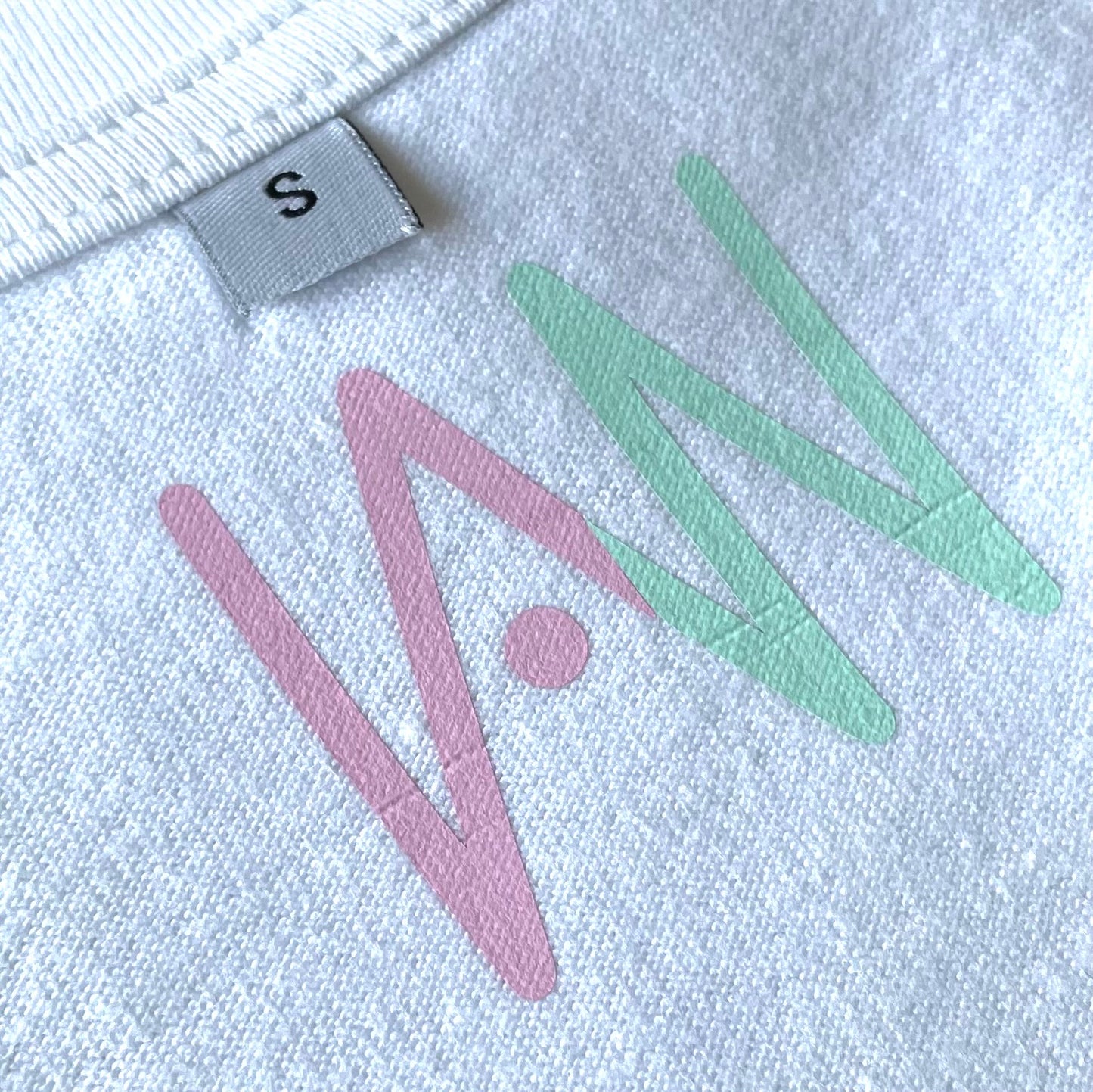 Box Fit T-Shirt weiß | Samt Logo „Elements“ mint/rosa